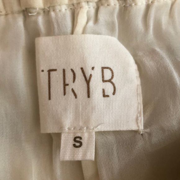 Short flirty skirt - Picture 7 of 7